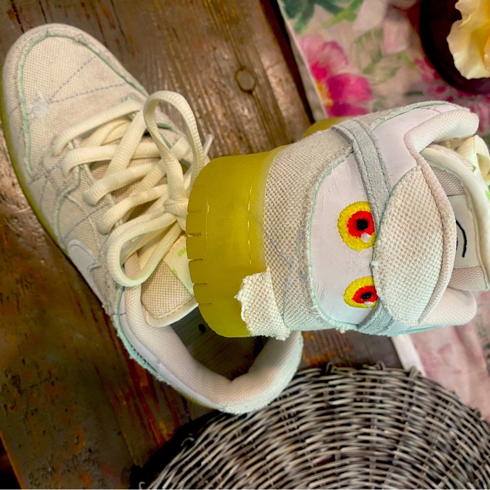 Low Dunk Mummy 02/20/20 DM0774-111 US8. Insert sole missing. Excellent cond.